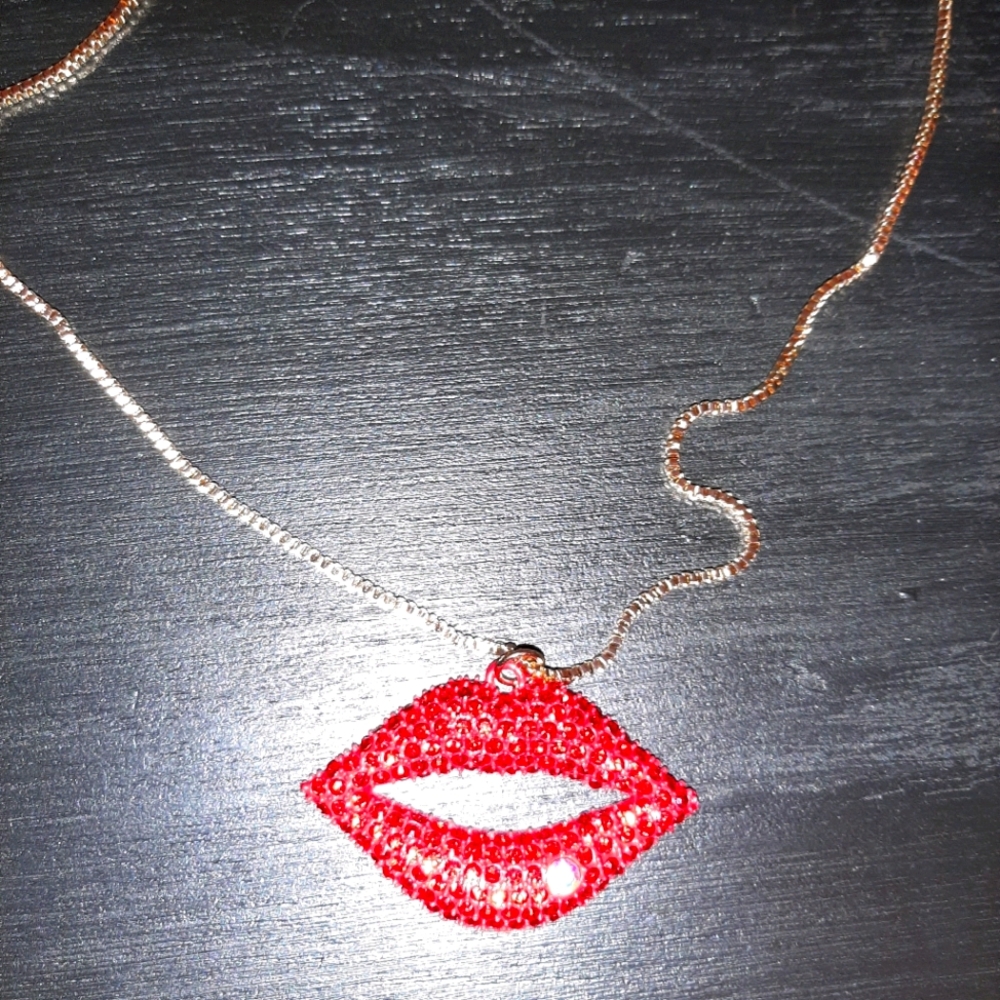 Betsey johnson  red hot lips